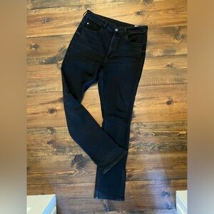 Denim skinny pants with splits in the bottom